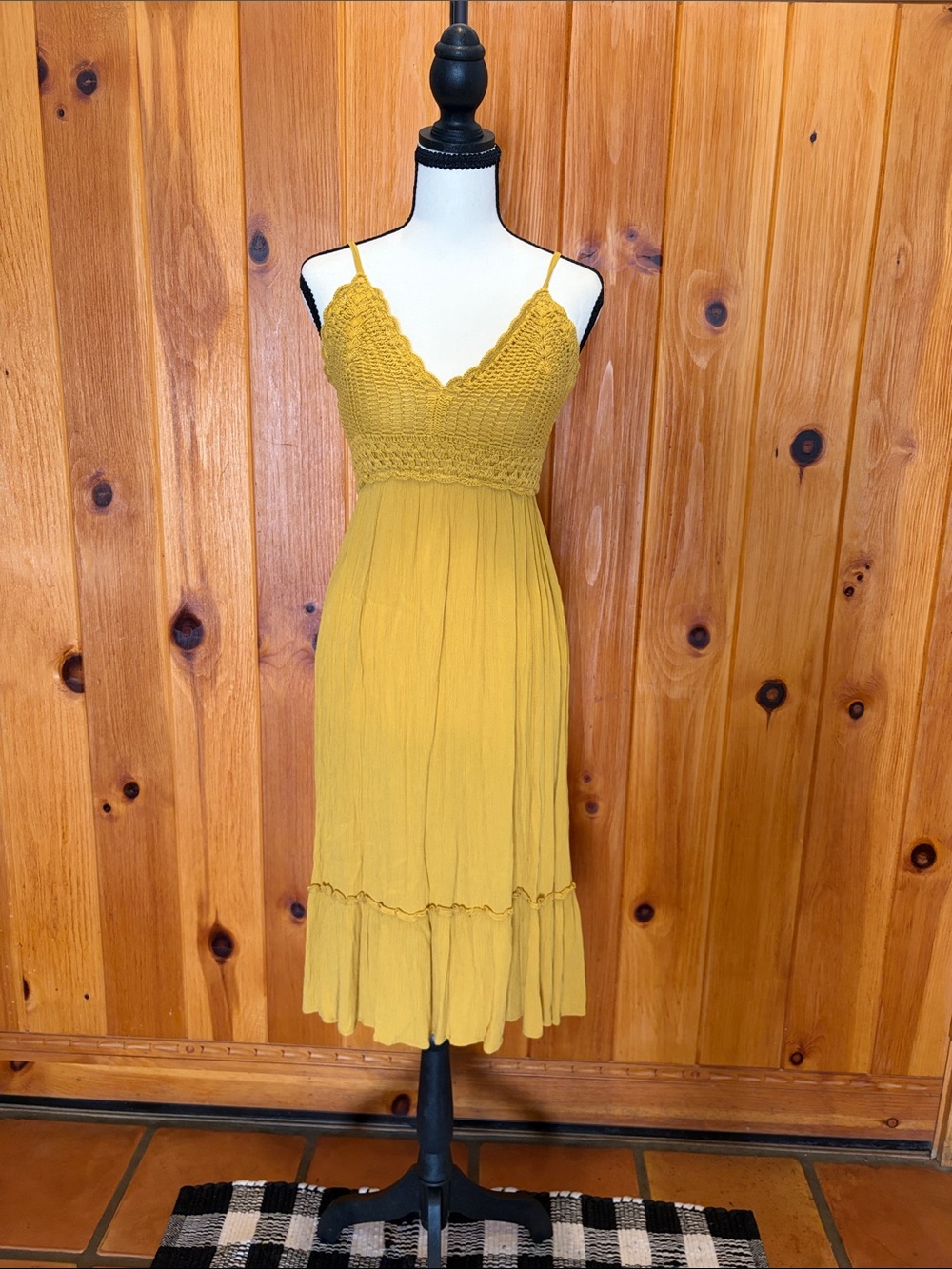Blush Mustard Crochet Bodice Midi Dress Size Small